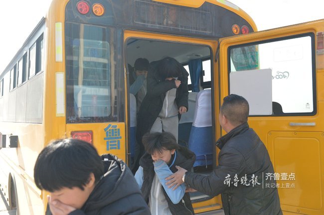 校車碰撞私家車著火？別慌！這是在應急演練