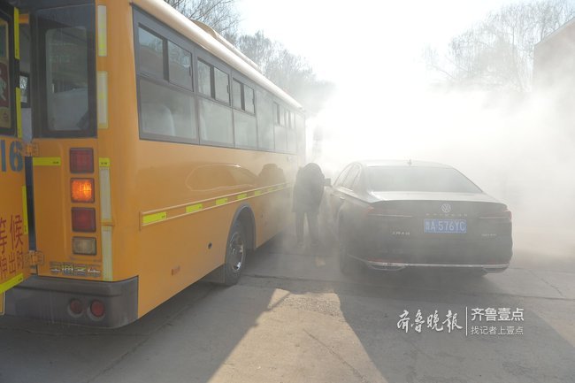 校車碰撞私家車著火？別慌！這是在應急演練