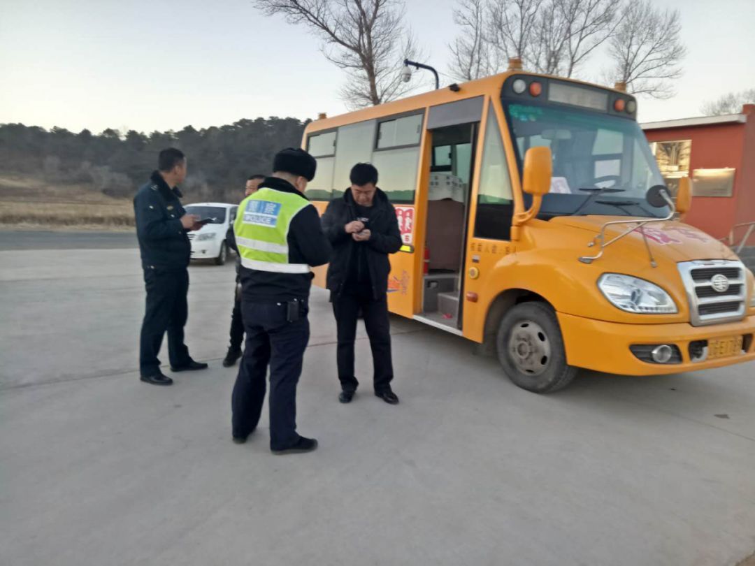 義縣交警大隊 開展全縣校車聯合排查整治行動