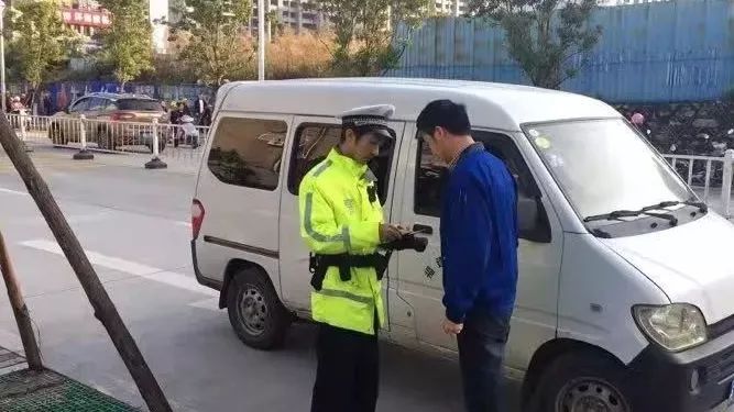 校車安全無小事，福清交警嚴查嚴處“黑校車”!!!
