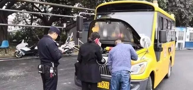 校車安全無小事，福清交警嚴查嚴處“黑校車”!!!