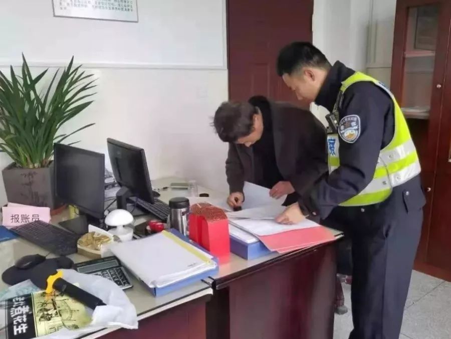校車安全無小事，福清交警嚴查嚴處“黑校車”!!!