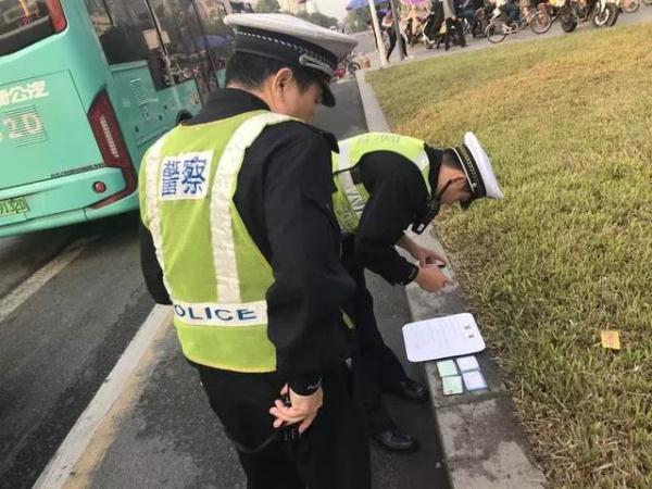 全市嚴查校車進行時！您家孩子坐的車都被交警攔下了……