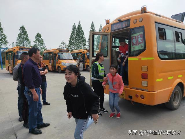 加強校車安全管理，保障乘車學生安全