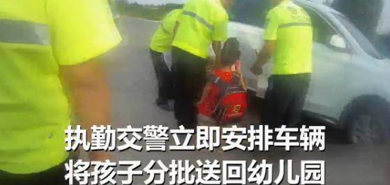嚴(yán)重超員！“黑校車”核載9人實載19人 司機(jī)被拘