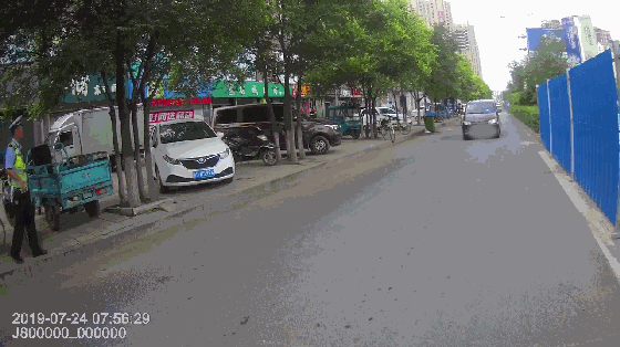 【覆車之戒】大膽“黑校車”上路被查，遼源交巡警開出“萬元罰單”