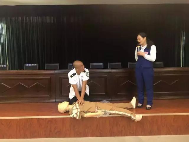 鹽湖區(qū)文旅投：組織召開“運(yùn)澤林校車 2019年度安全培訓(xùn)大會(huì)”