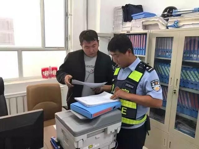 烏恰縣公安局聯(lián)合教育局開展開學季“校車”安全大檢查