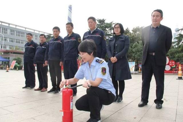新營中學舉行校車安全培訓及安全撤離演練
