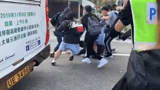 “他們想讓香港癱瘓！”暴徒對市民淋潑易燃液體、朝校車前扔汽油彈……