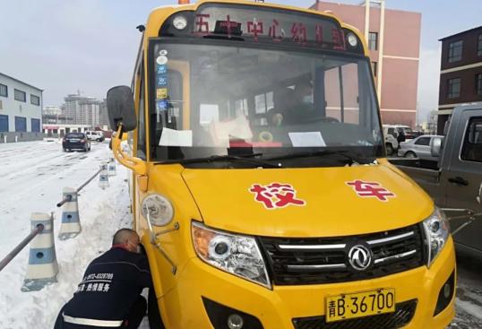 互助交警為校車(chē)審驗(yàn)開(kāi)辟“綠色通道”