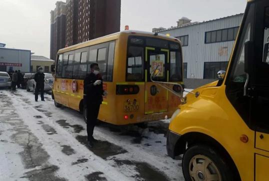 互助交警為校車(chē)審驗(yàn)開(kāi)辟“綠色通道”