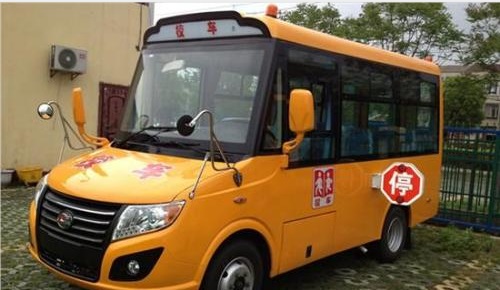 湖南省樂(lè)坪街道開(kāi)展校車安全專項(xiàng)整治行動(dòng)