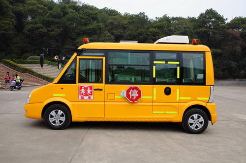 柳州魚(yú)峰區(qū)開(kāi)展校車(chē)安全聯(lián)合執(zhí)法檢查