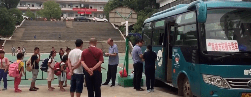 廣東：韶關(guān)這地的農(nóng)村校車核載19人,實(shí)載39名學(xué)生,家長(zhǎng)擔(dān)心安全問題