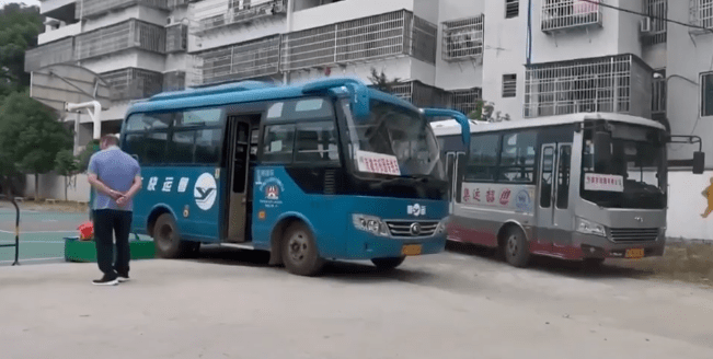 廣東：韶關(guān)這地的農(nóng)村校車核載19人,實(shí)載39名學(xué)生,家長(zhǎng)擔(dān)心安全問題