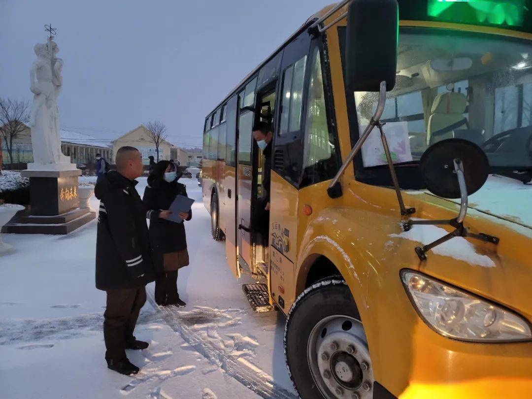 青島：溫馨校車啟動雪天應急運行方案，確保安全運行