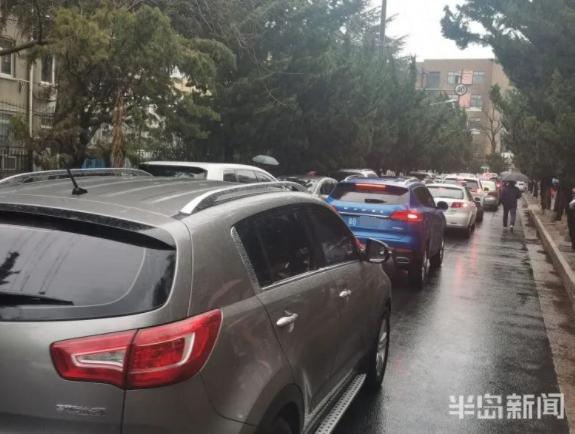 新學(xué)期剛開始，青島市區(qū)不少大鼻子校車咋停了？教育局最新回應(yīng)！