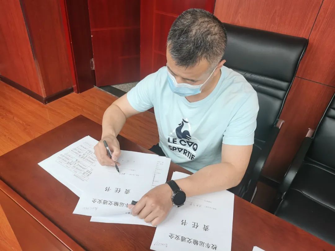 四平交管支隊(duì)鐵東大隊(duì)聯(lián)合鐵東教育局組織校車(chē)負(fù)責(zé)人、駕駛?cè)碎_(kāi)展交通安全集中培訓(xùn)活動(dòng)