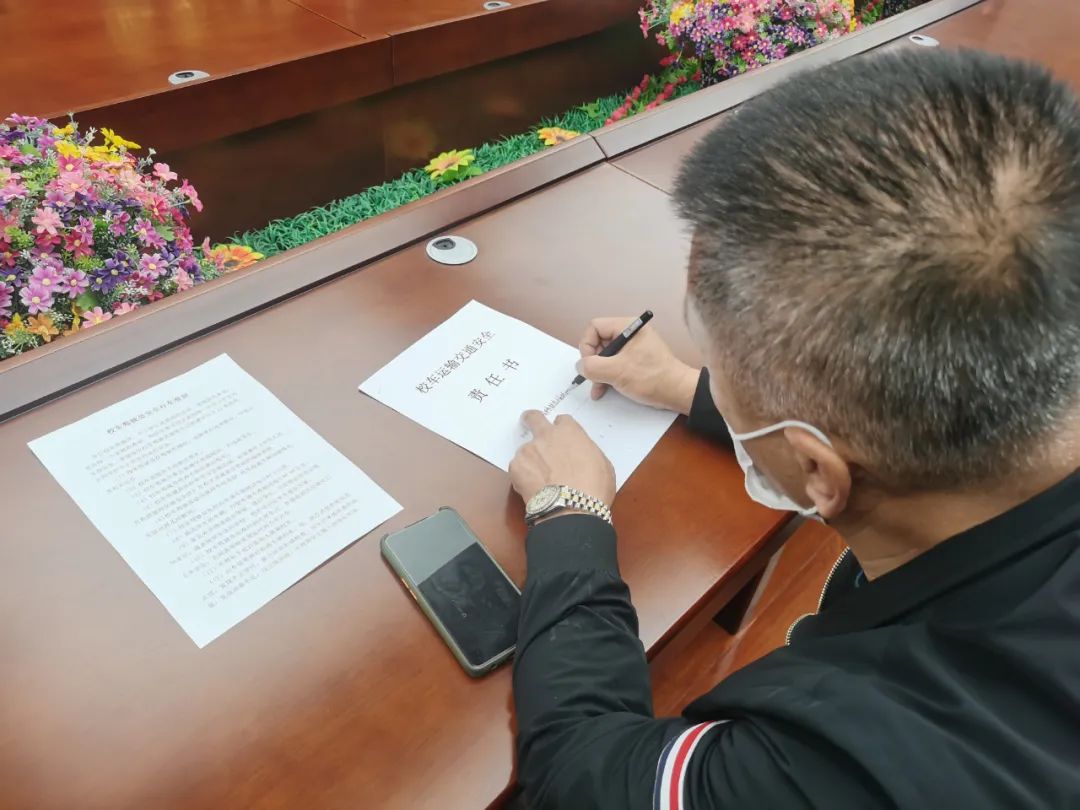 四平交管支隊(duì)鐵東大隊(duì)聯(lián)合鐵東教育局組織校車(chē)負(fù)責(zé)人、駕駛?cè)碎_(kāi)展交通安全集中培訓(xùn)活動(dòng)