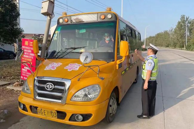 當(dāng)場(chǎng)查獲！贛榆警方及時(shí)消除一起校車(chē)安全隱患