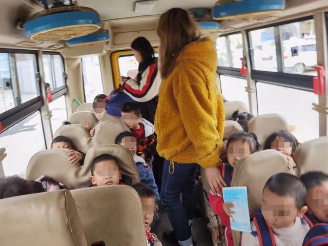 貴州一幼兒園校車超載，核載19人，實載33人