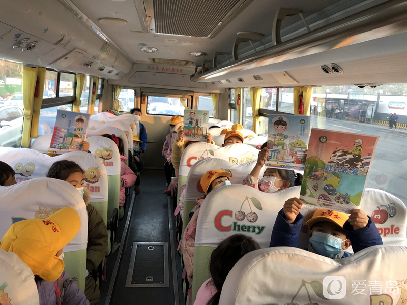 開展“關(guān)愛生命，安全出行”車廂活動