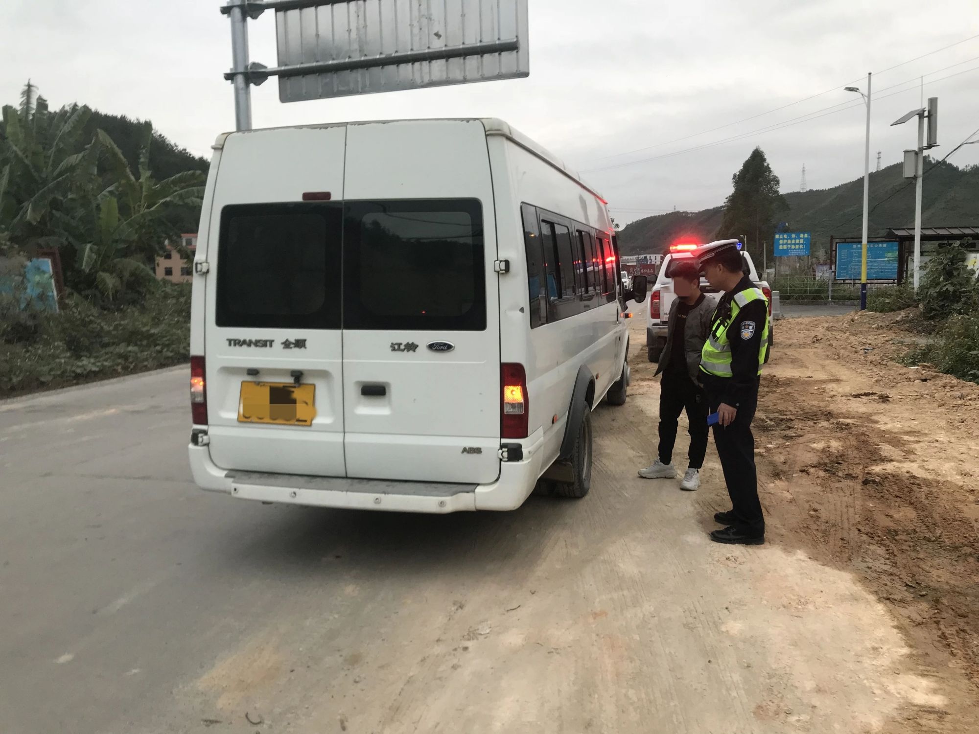 新豐公安四項(xiàng)舉措強(qiáng)化校車(chē)安全管理