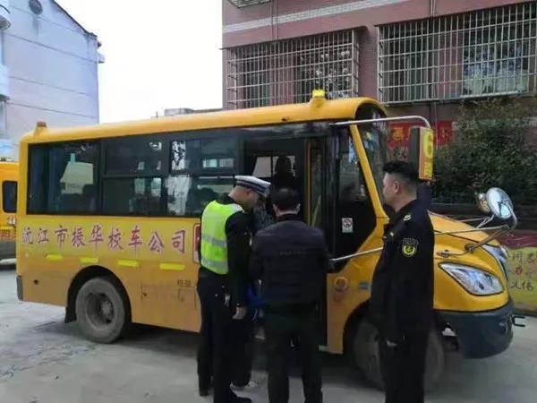 「百日攻堅」沅江開展校車安全執(zhí)法大檢查
