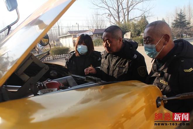 膠州溫馨校車聯(lián)合杜村小學開展“辭舊迎新 共話未來”活動