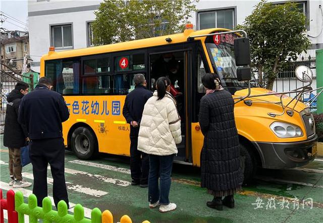 確保學(xué)生上下學(xué)乘車安全歙縣開展校車專項檢查