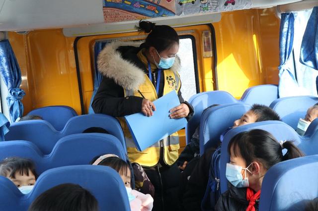 安徽懷寧：安全校車(chē)行千里