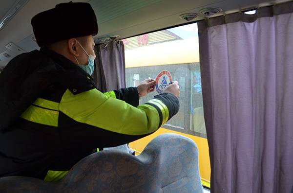 本溪：筑牢安全防線 本溪縣交管大隊(duì)開展校車安全大檢查