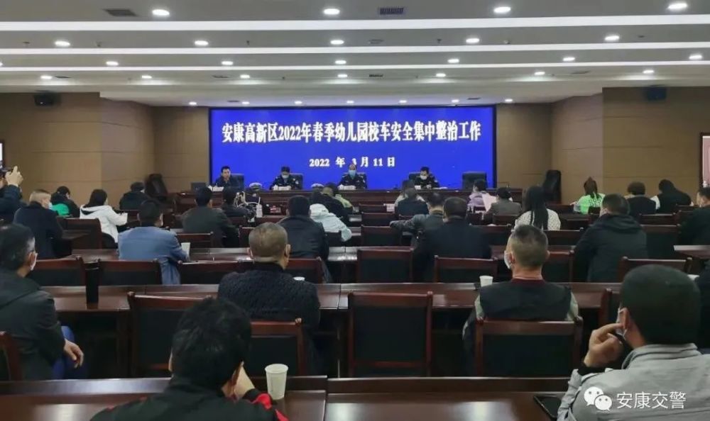 開展校車安全檢查 保障學(xué)生乘車安全