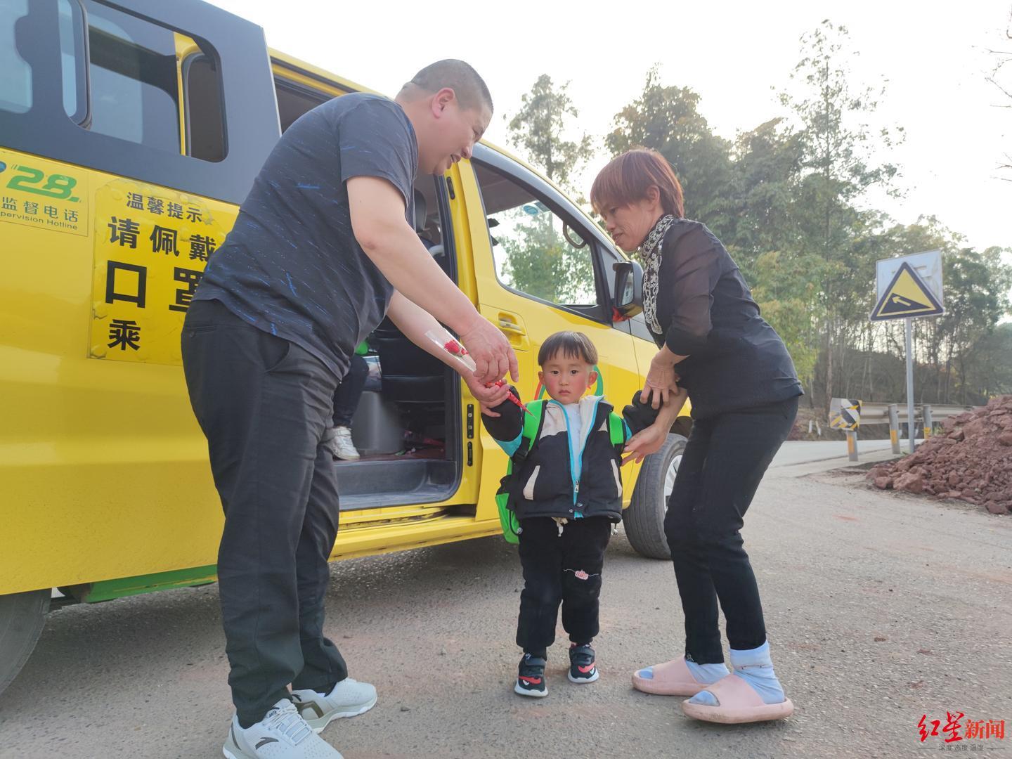 實地走訪山村“小校車”：如何既方便學生贏了口碑，又能收獲經營的“金杯”？
