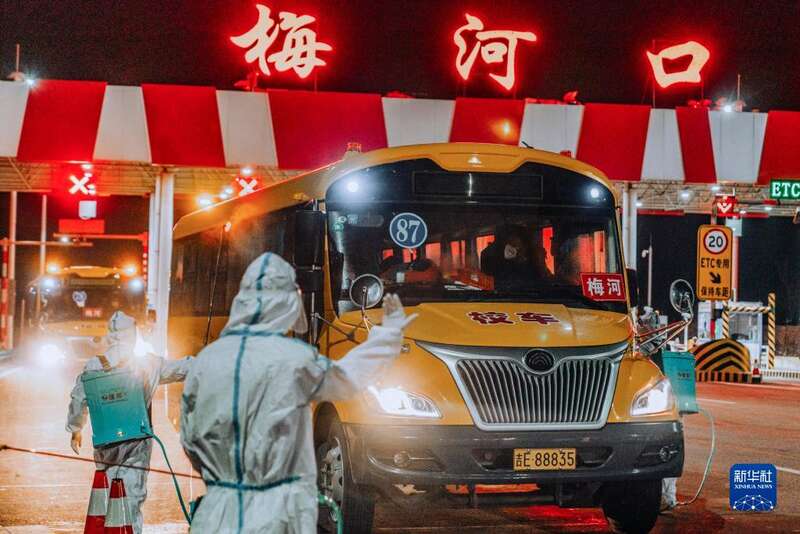疫情下往返于長春、梅河口的“校車”
