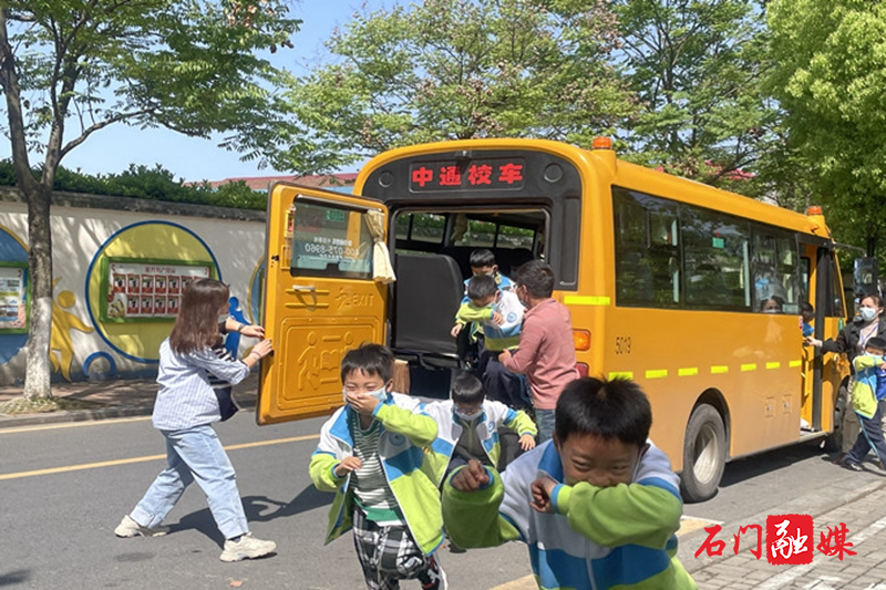 石門四完小：校車應急演練，確保學子平安出行2.jpg