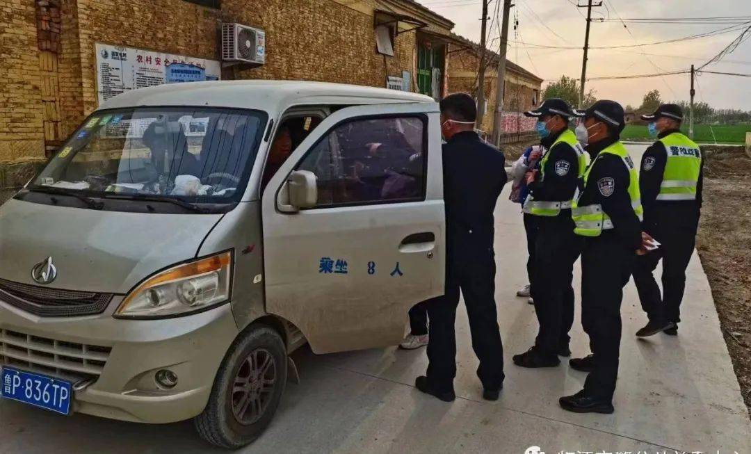 臨清“黑校車”超員，被開萬元罰單！
