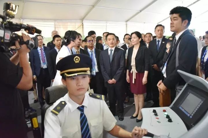 柳州這所學(xué)校的“校車”竟然是高鐵！