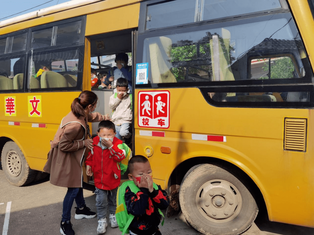 校車安全演練，我們在行動——新港幼兒園開展校車突發(fā)事件應急疏散演練