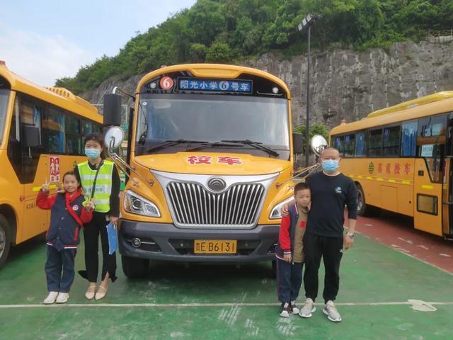 校車司機(jī)“老劉”的一天