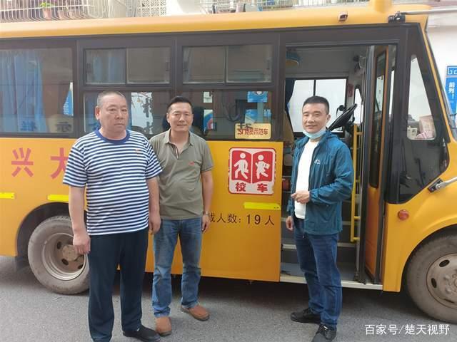 鄂州大興聯運推出“黨員示范車”，打造靚麗的城市風景線