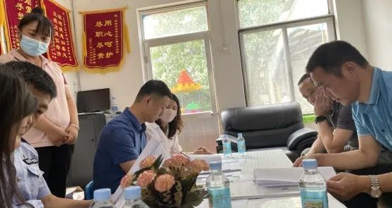 督導(dǎo)組走進高新校園，對校車安全進行專項檢查