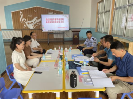 督導(dǎo)組走進高新校園，對校車安全進行專項檢查
