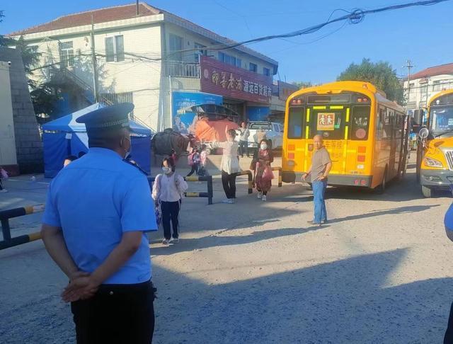 棲霞市唐家泊鎮(zhèn)開展校車安全大檢查