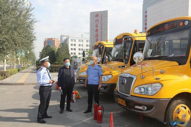 甘州公安交警：開學季走進校車公司開展安全宣講，筑牢學生平安上學路
