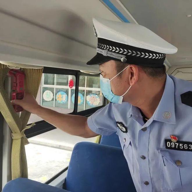 百日行動(dòng)｜潮南公安：開(kāi)展校車(chē)安全檢查和校車(chē)司機(jī)安全宣傳教育活動(dòng)