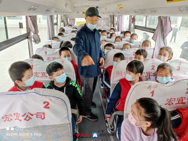 濰坊濱海一中：規(guī)范校車安全管理，保障學(xué)生健康安全