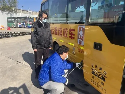 全力保障學(xué)生乘車安全！青島溫馨校車公司多舉措應(yīng)對(duì)寒潮天氣