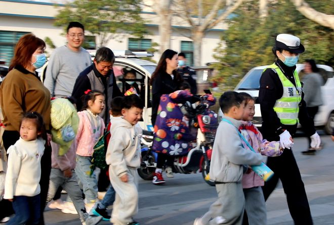 【豫筑平安】護(hù)校安園，河南交警在行動(dòng)！
